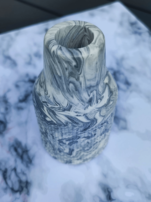 Vase soliflore en jesmonite