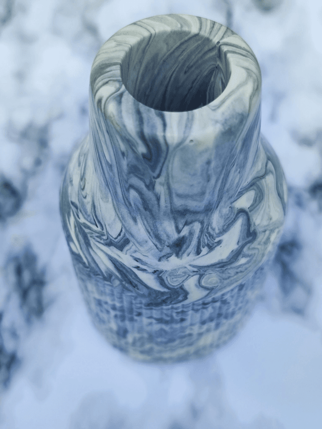Vase soliflore en jesmonite
